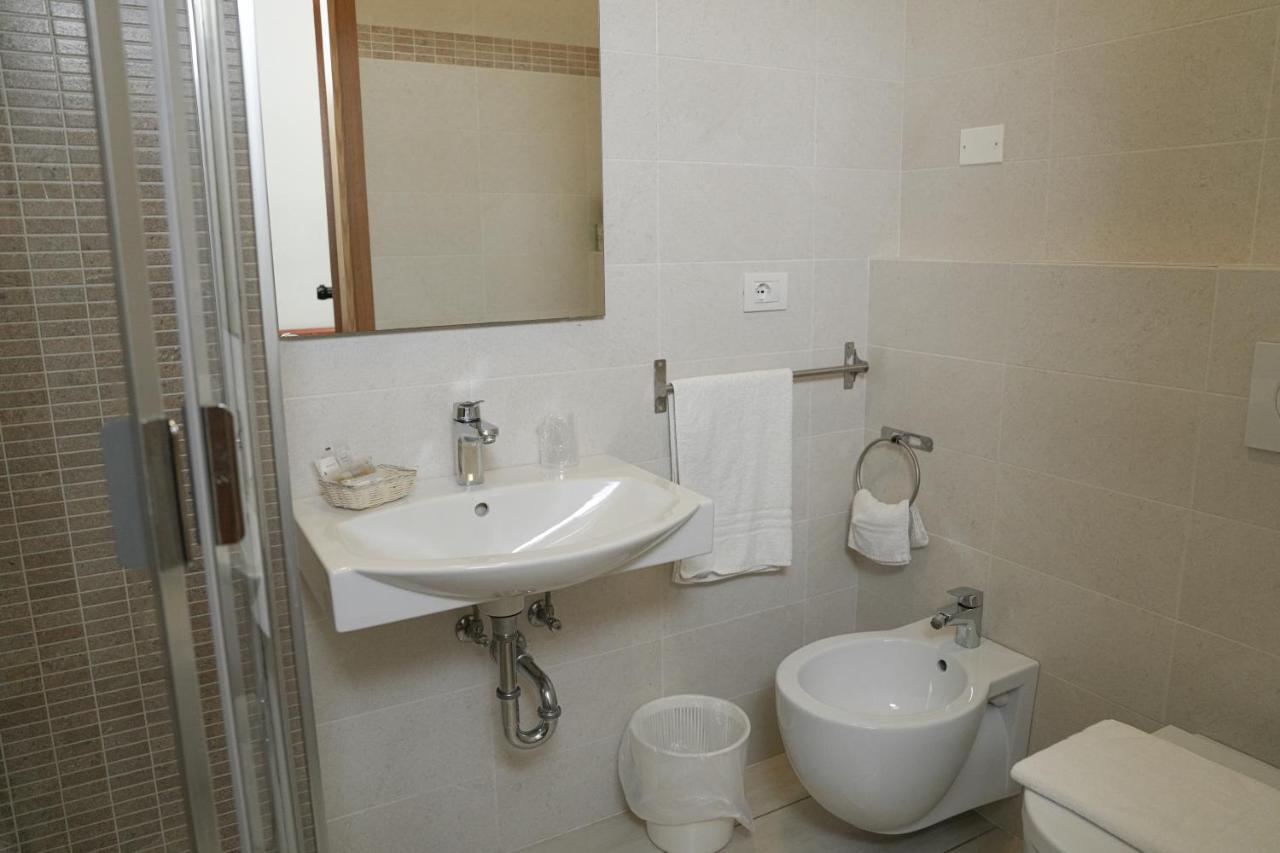 Double or Twin Room Sea View,1340104976:JPEG
