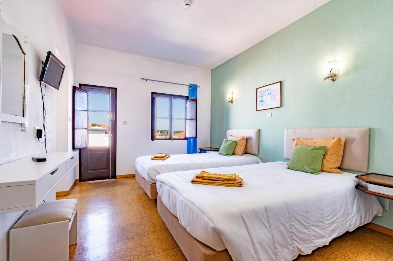 Twin Room,1420685364:JPEG