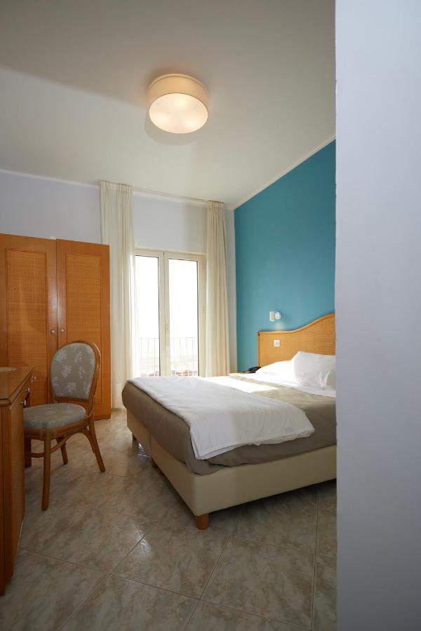 Double or Twin Room Sea View