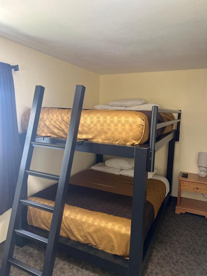 Three-Bedroom House,1415680203:JPEG