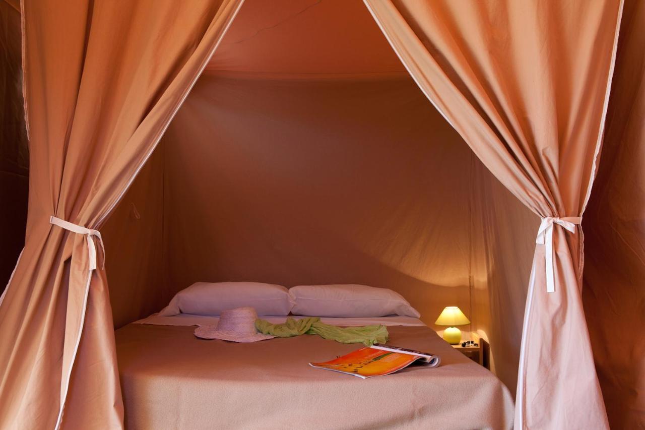 Tent,1415779566:JPEG