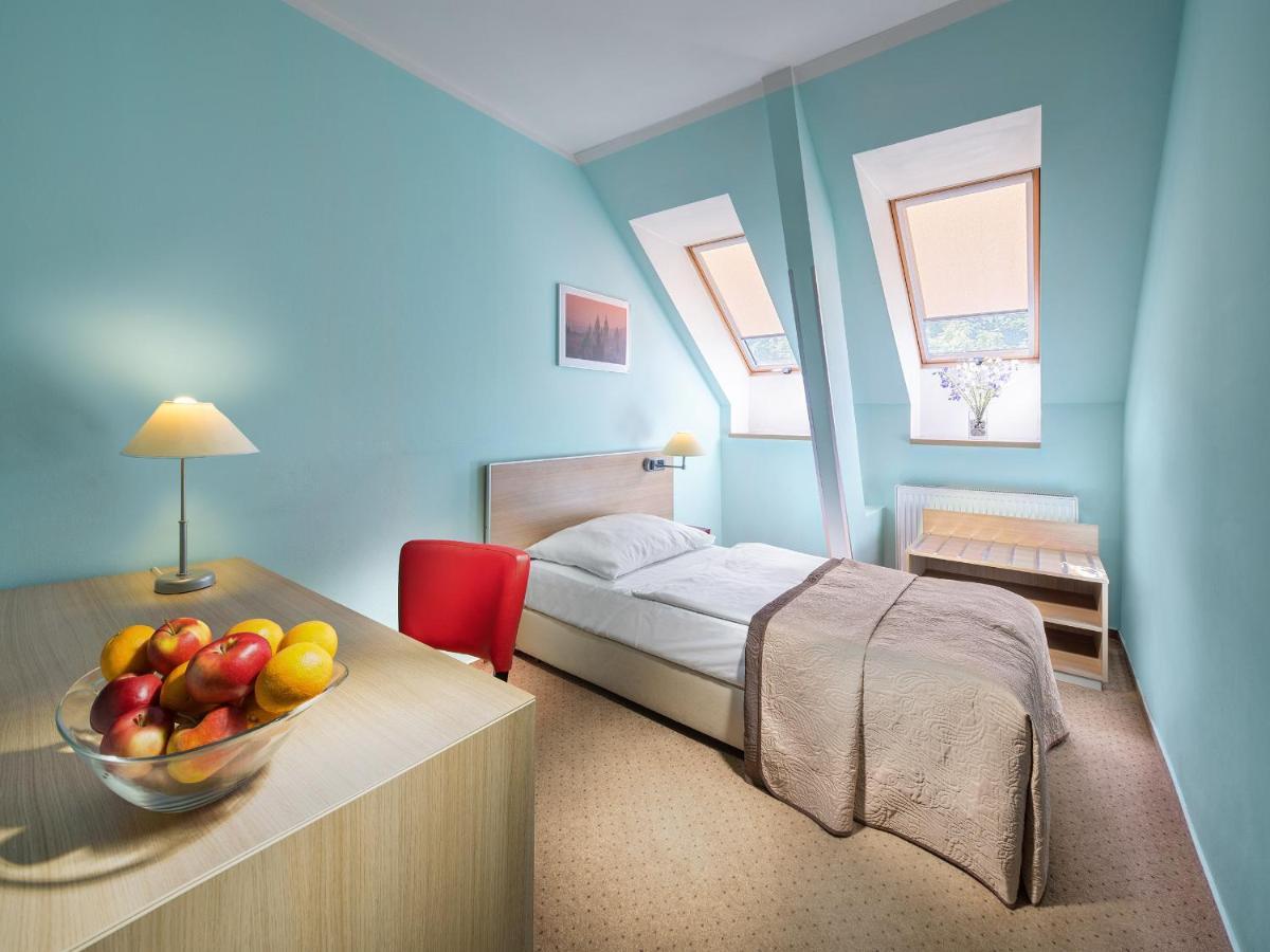Single Room,1415781309:JPEG