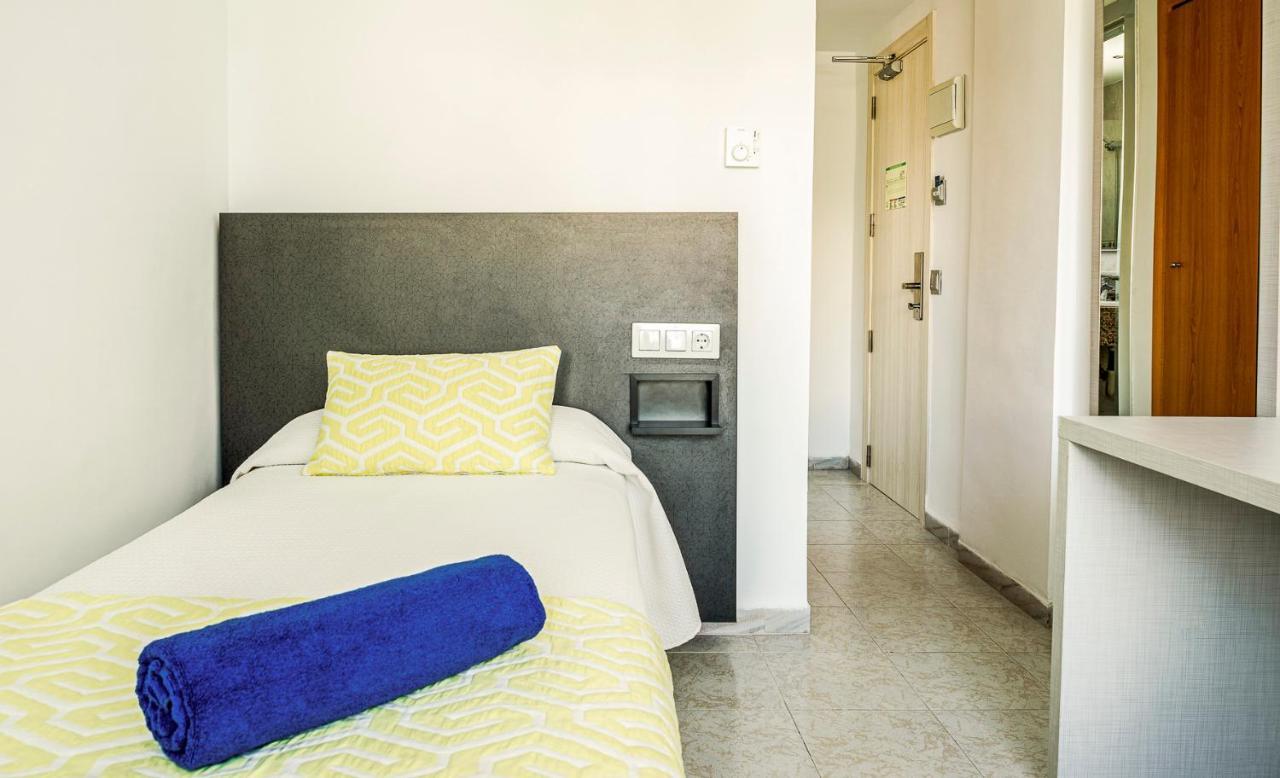 Single Room,1415793714:JPEG