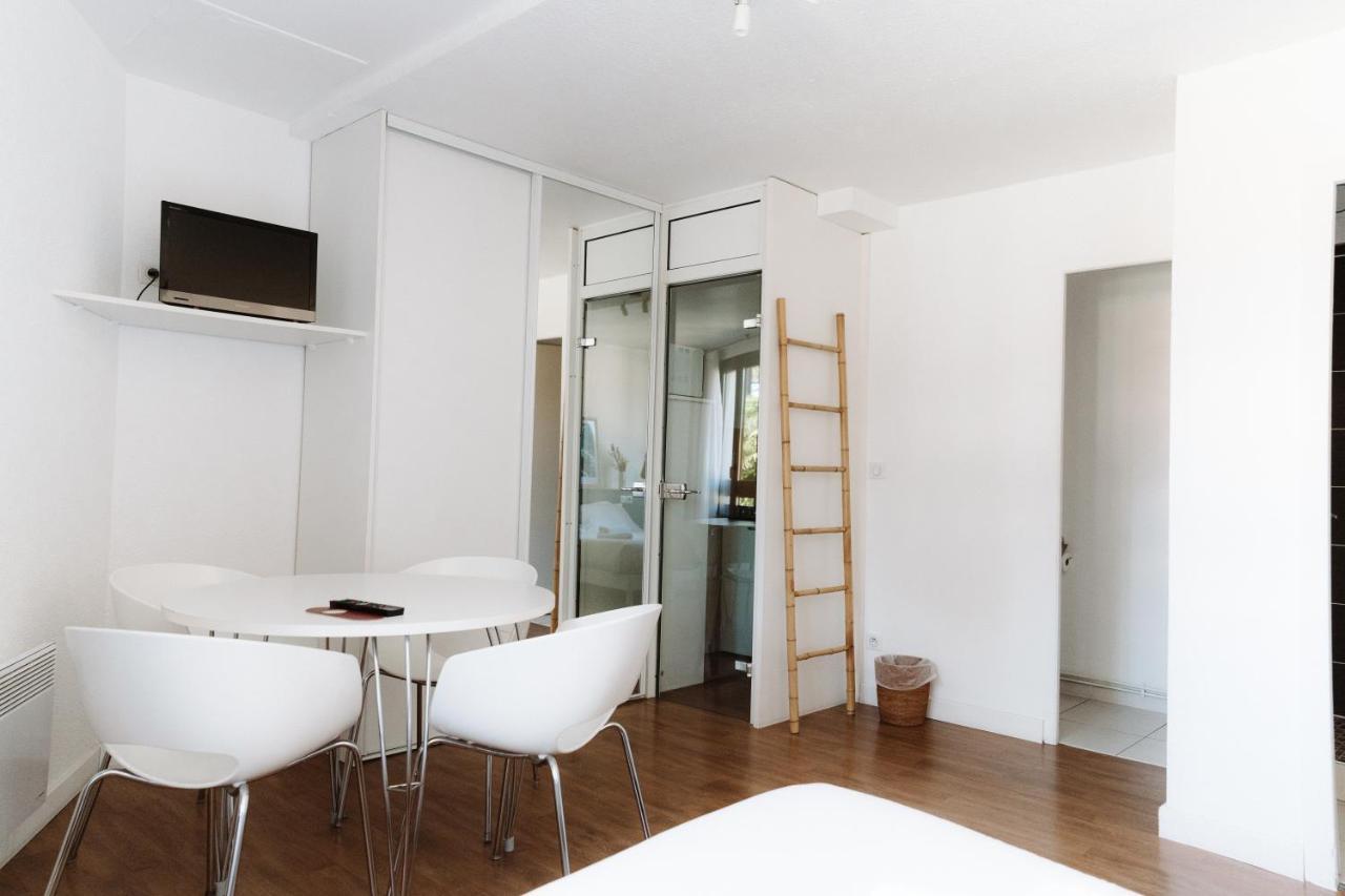 Family Room with Kitchenette,1415887104:JPEG