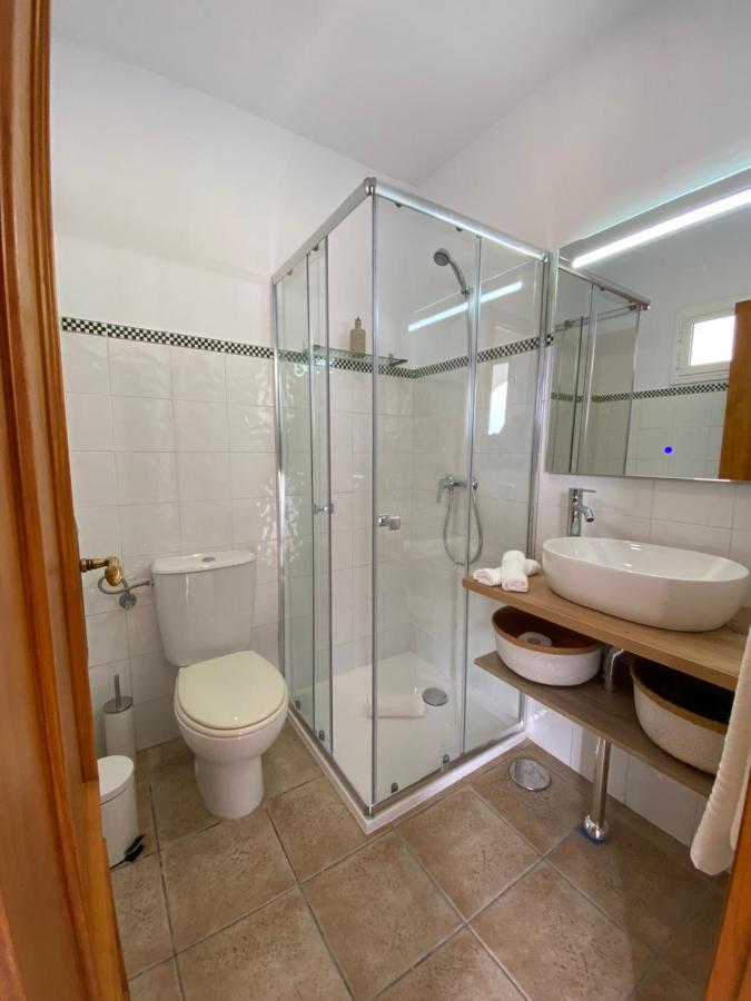 Family Room Private Bathroom,1415948871:JPEG