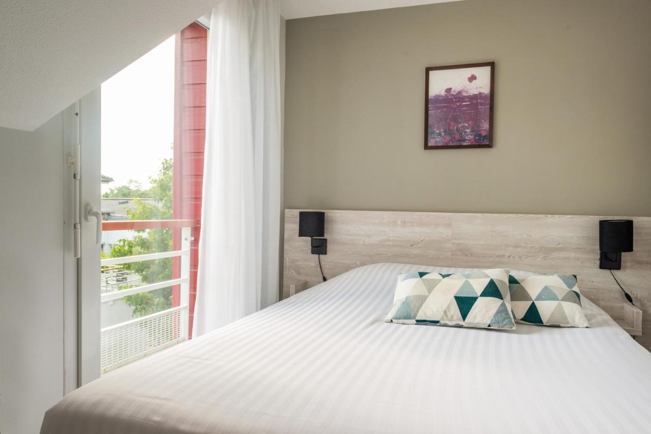 One Bedroom Apartment