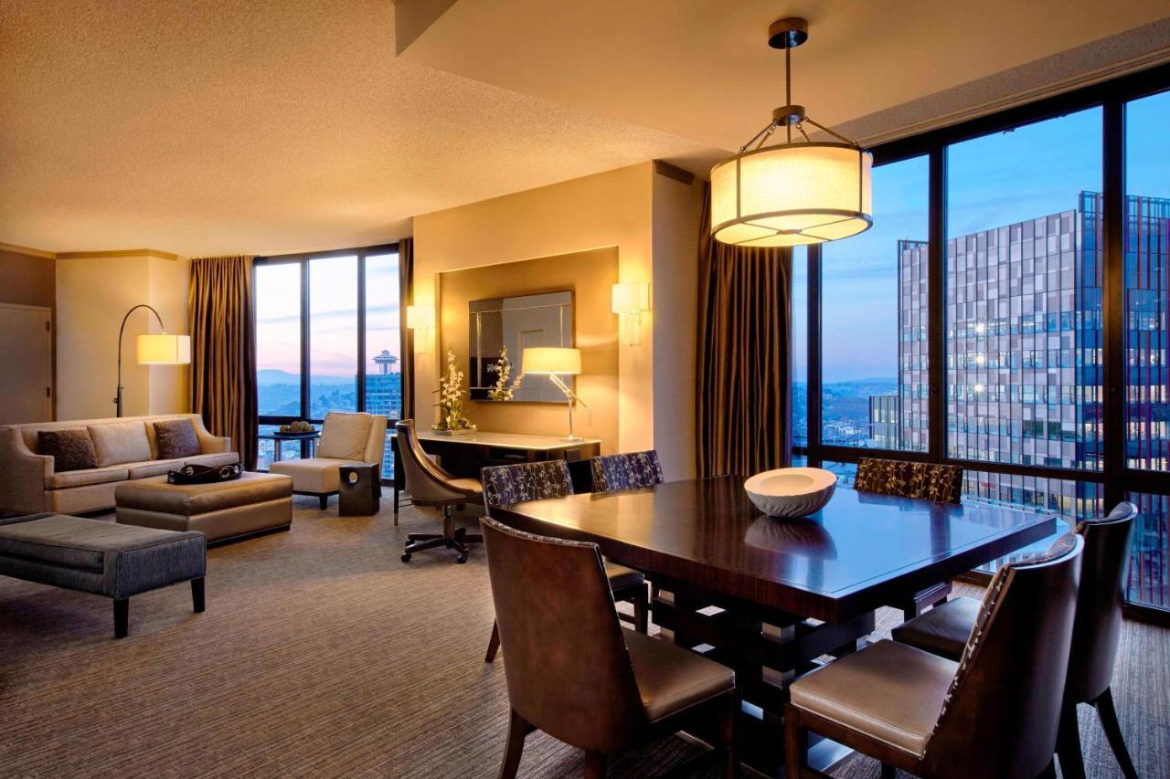 Luxury Suite 1 Bedroom Suite 1 King Water view Top floor,1416235743:JPEG