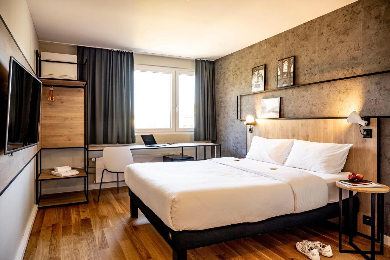 Superior Double Room with Air-Condition,1416899280:JPEG
