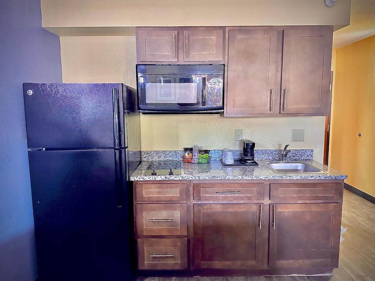 King Room Kitchenette Non-Smoking