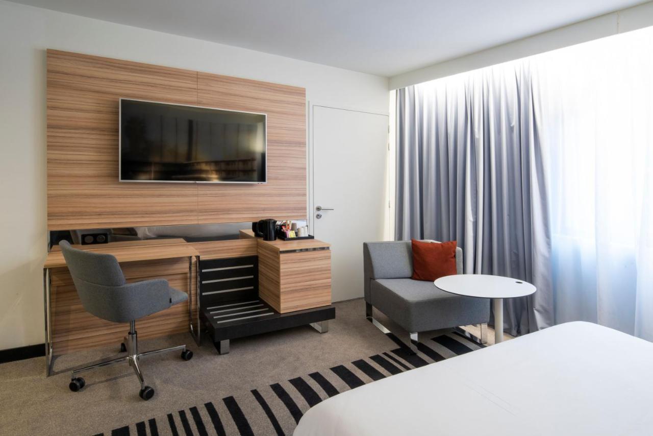 Two Adjacent Rooms,1410313352:JPEG