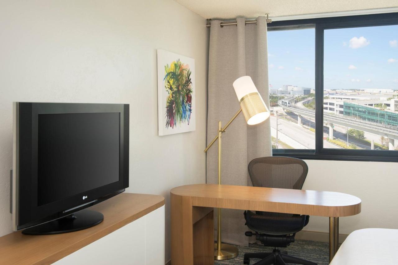 Traditional Guest room King City view