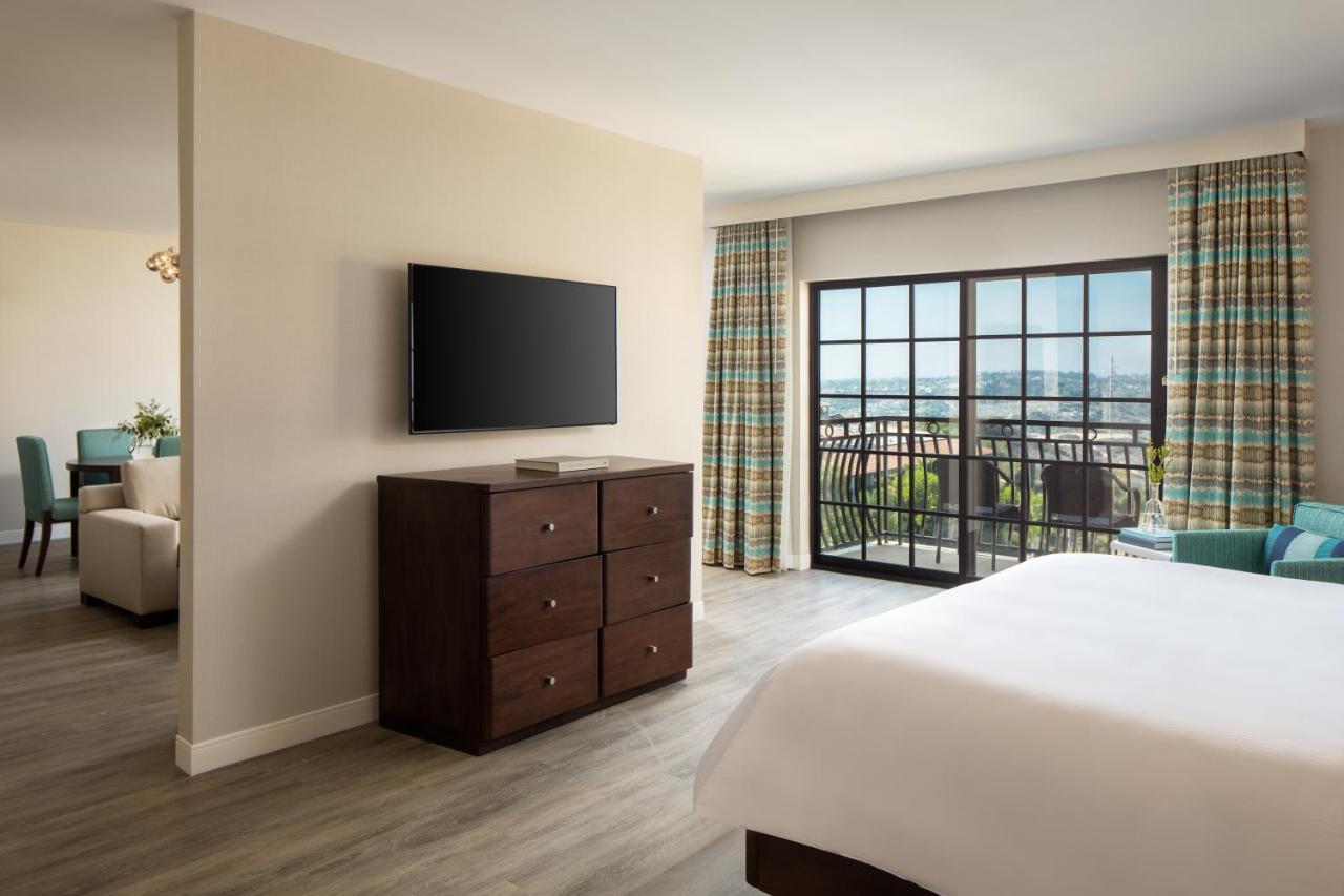 Premium Guest room 1 King Coastline view Grand View Balcony