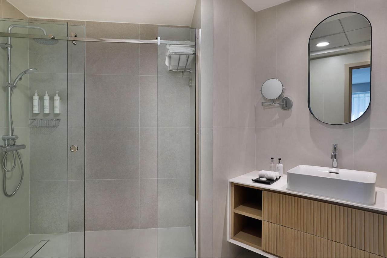 Premium One Bedroom Suite 2 Twin or Single Beds City View Includes Food & Beverage,1418865270:JPEG
