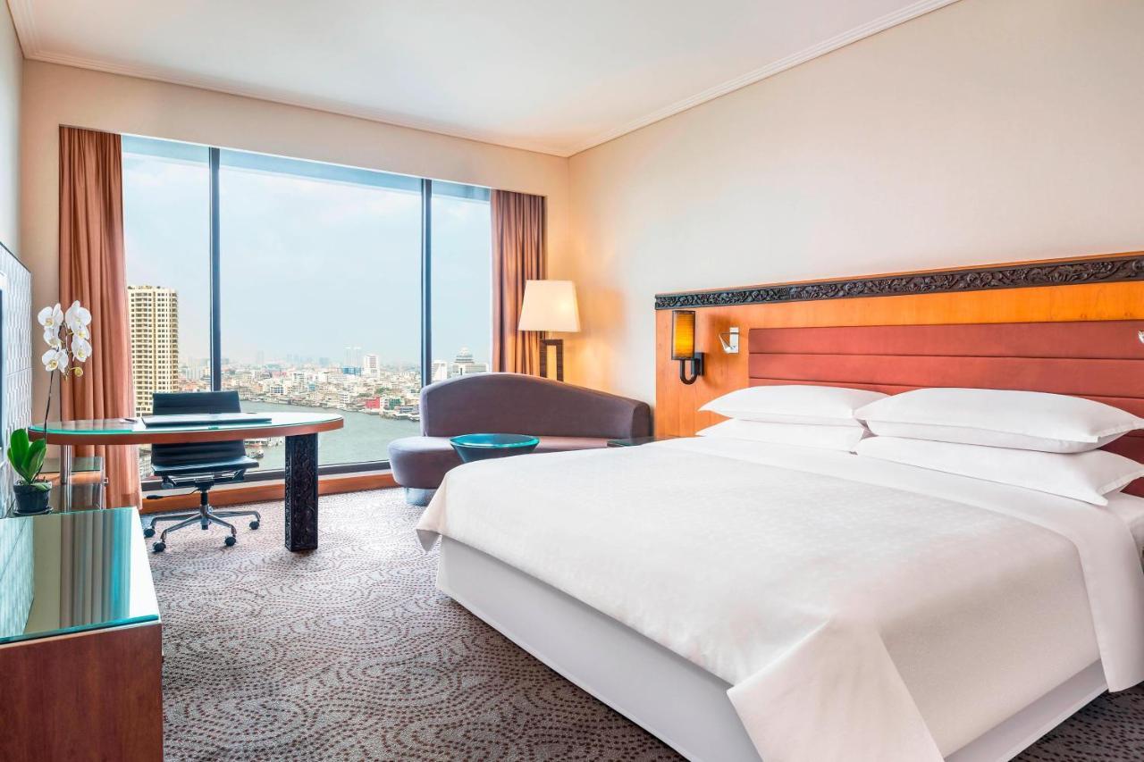 Club Deluxe Club lounge access Guest room 1 King River view