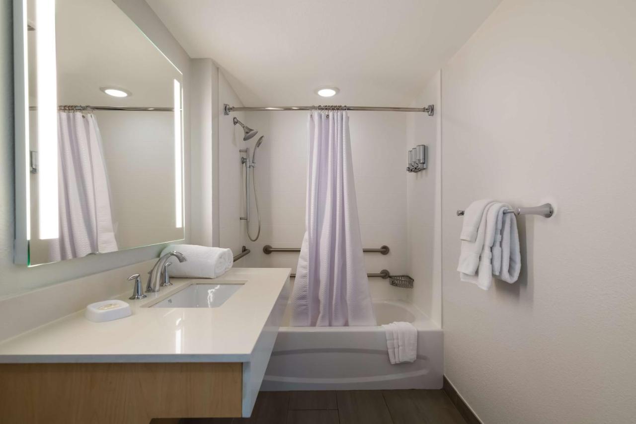 Mobility or Hearing Accessible Two Bedroom Suite King Queen,1419010557:JPEG