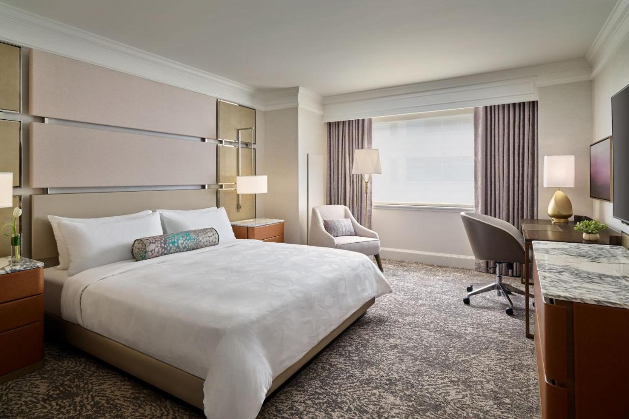 Deluxe King Room Courtyard View