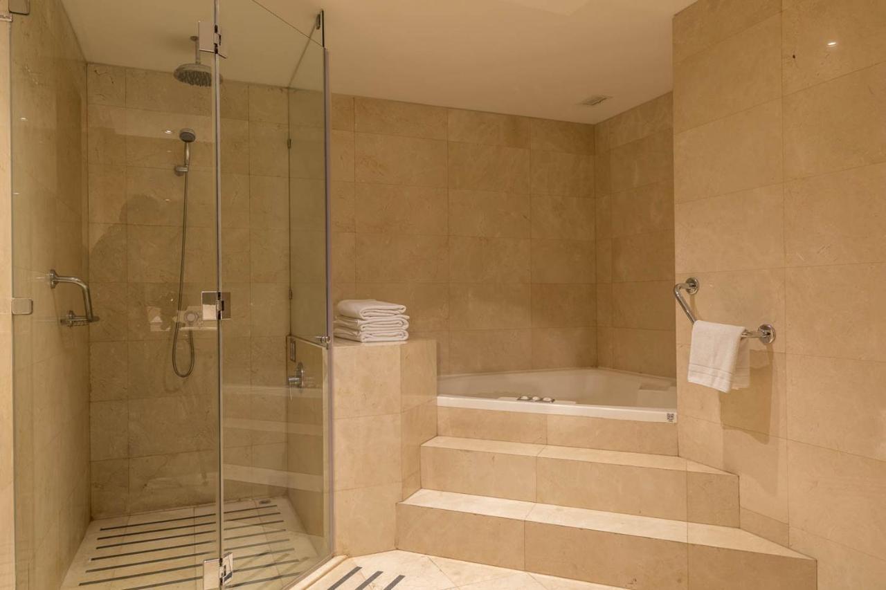 Suite Deluxe, Suite, 1 King, Oceanfront