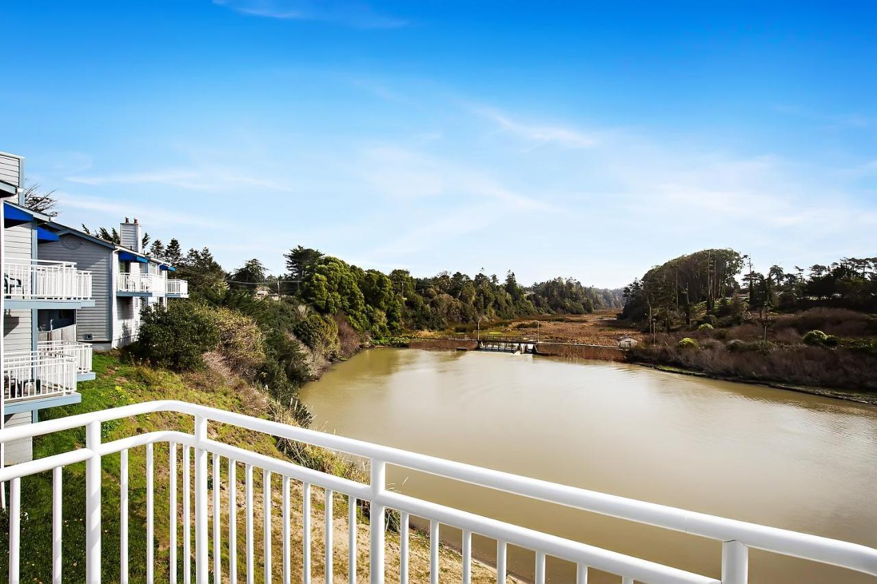 1 King Soaking Tub Balcony Estuary View