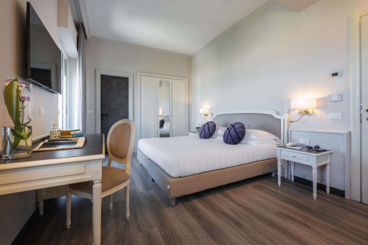 Double or Twin Room Sea View