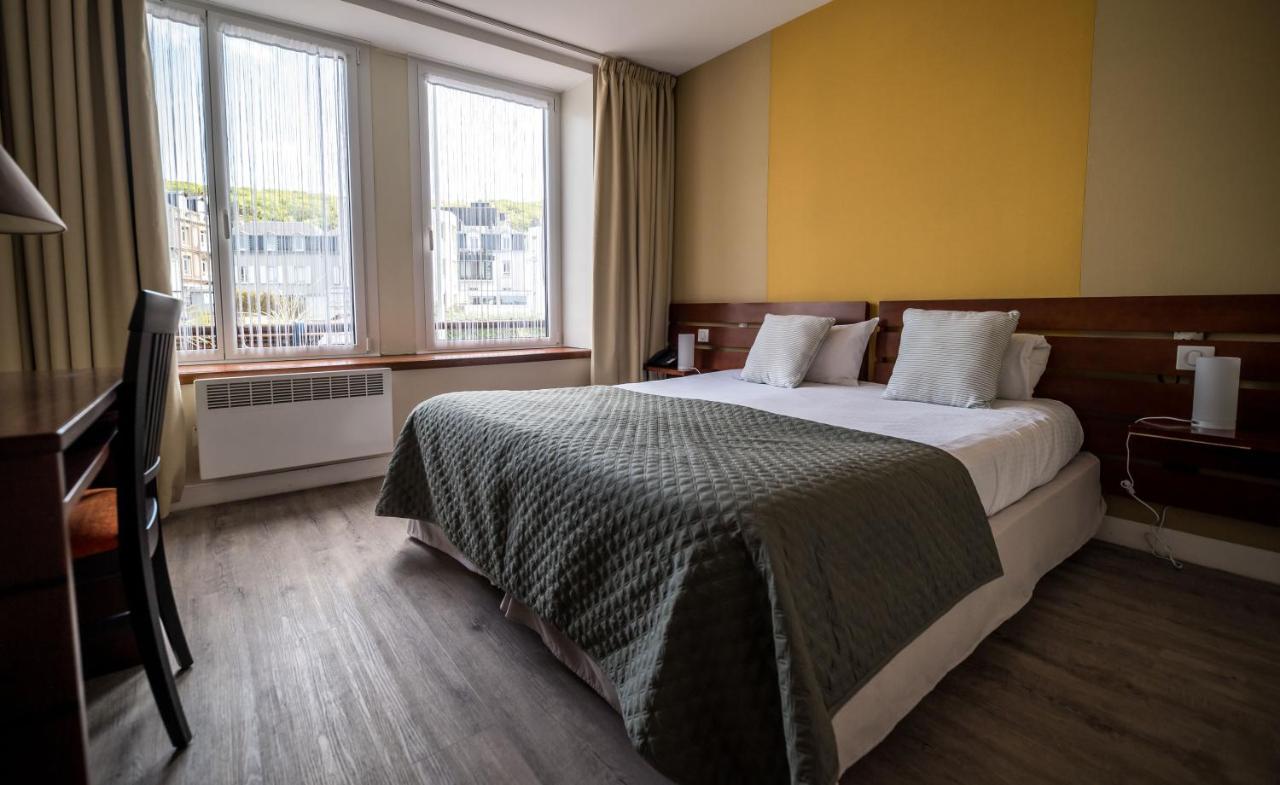 Classic Double Room view on Place Clemenceau,1557756160:JPEG
