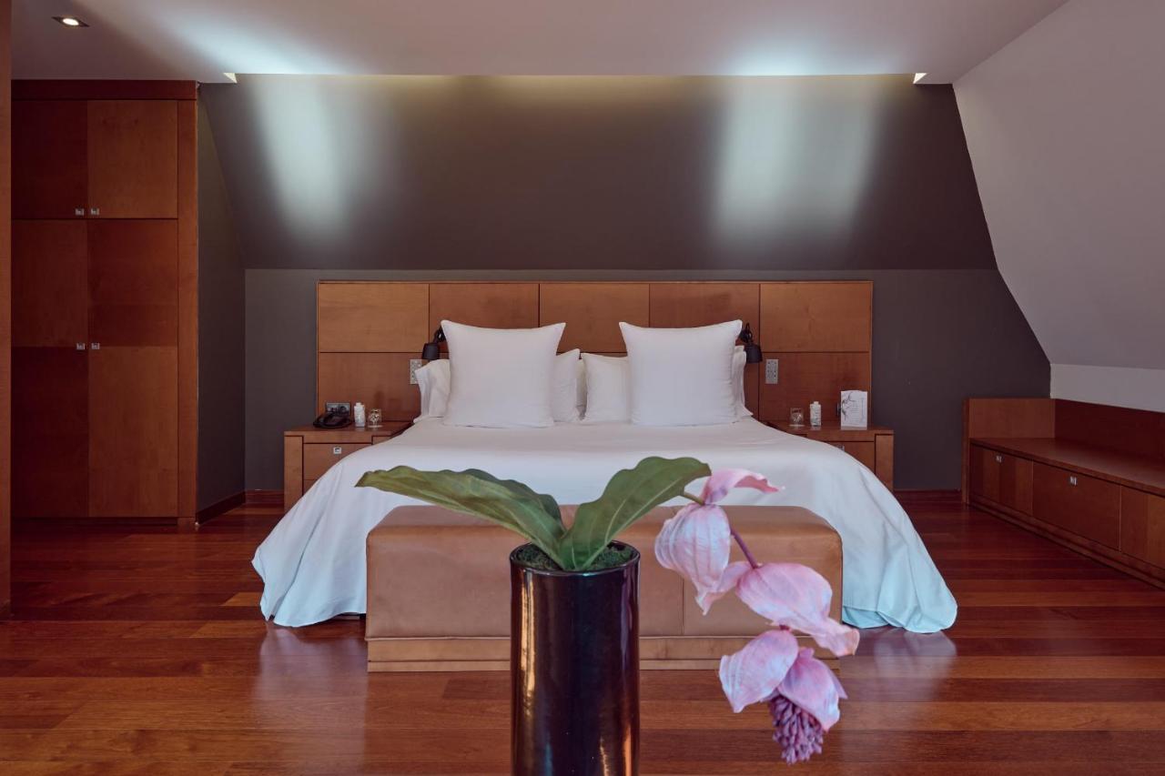 Traditional Suite,1543182214:JPEG