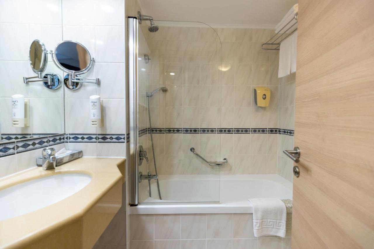 Double or Twin Room Lounge Access