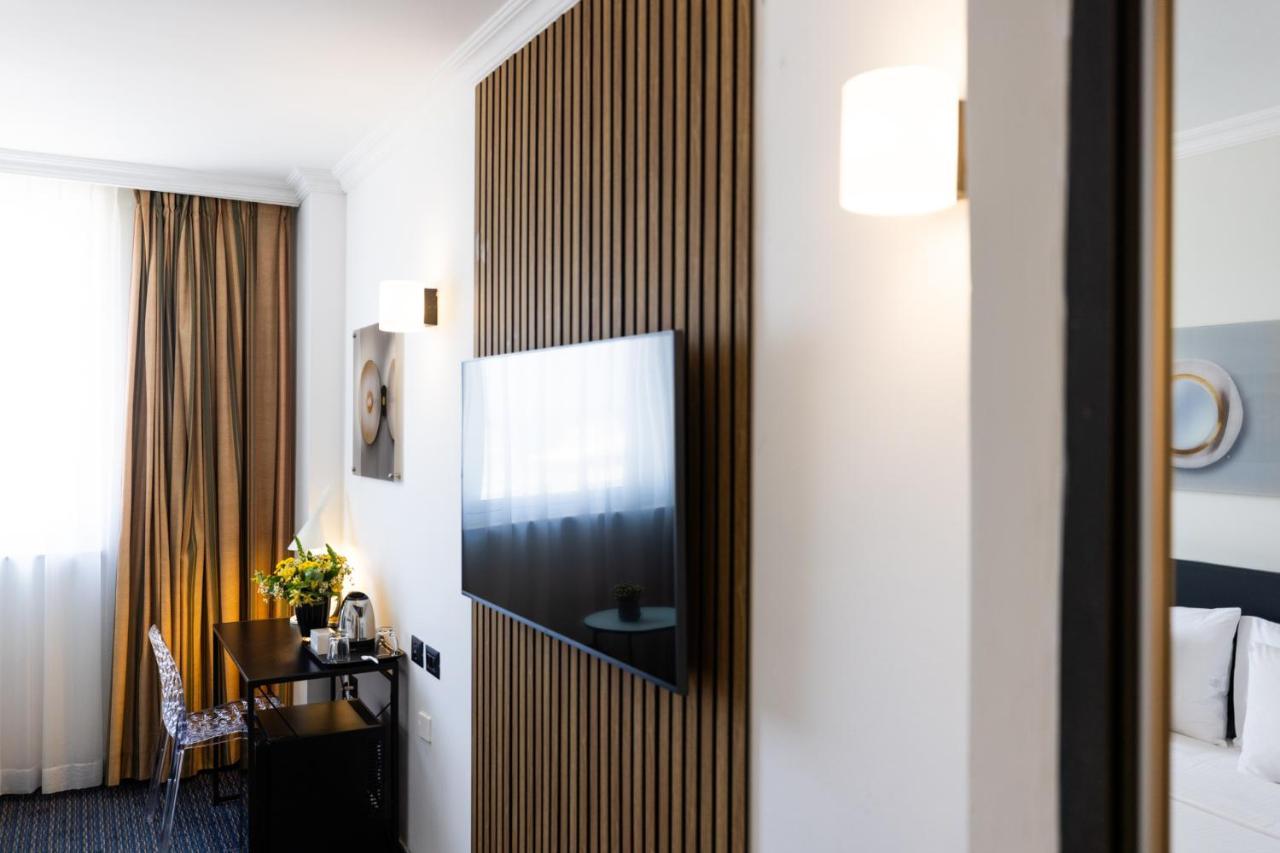 Double or Twin Room Lounge Access