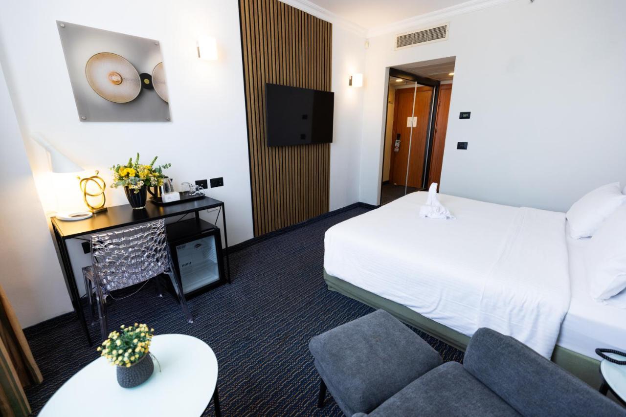 Double or Twin Room Lounge Access