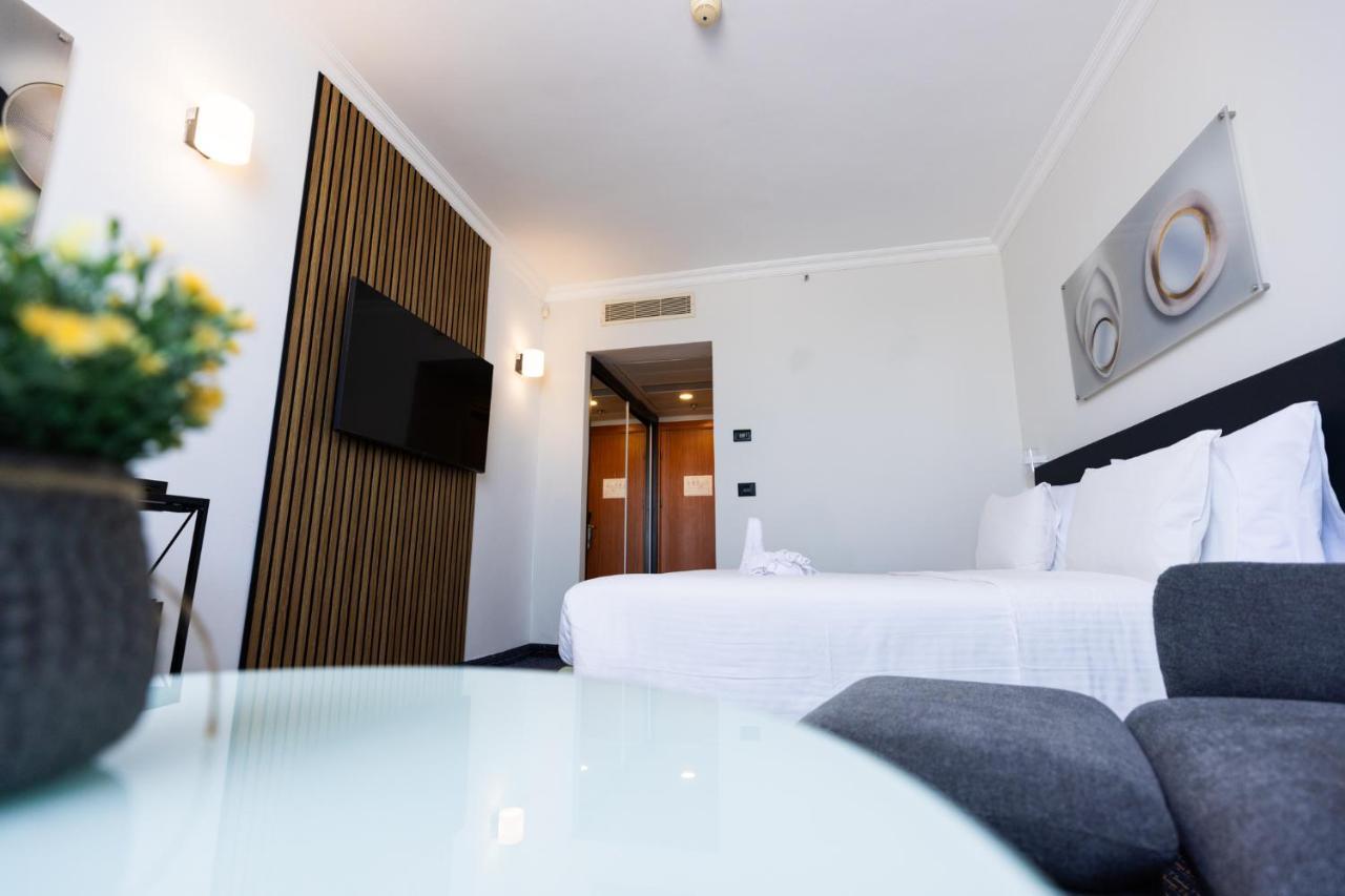 Double or Twin Room Lounge Access