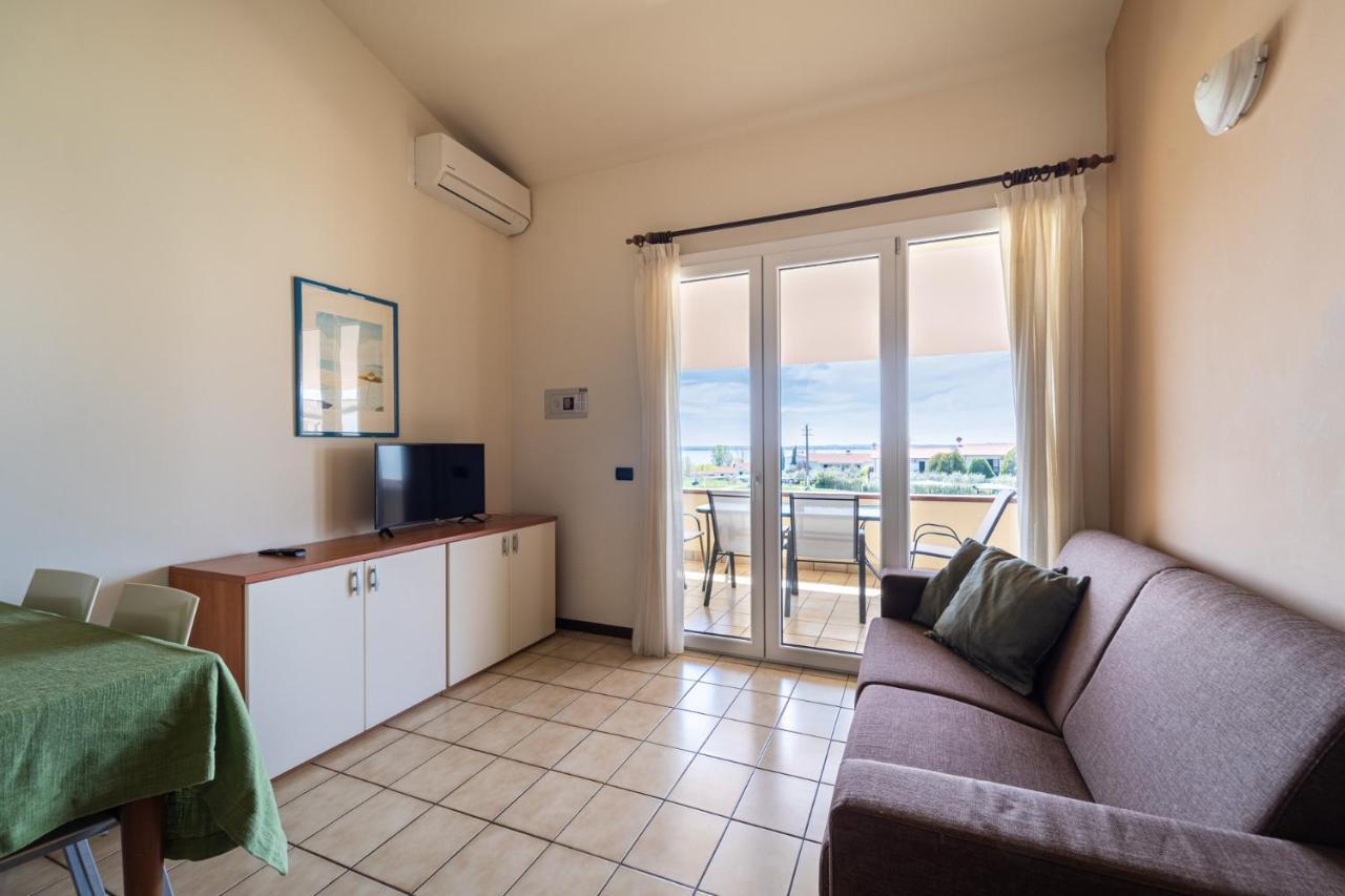 One-Bedroom Apartment Lake View