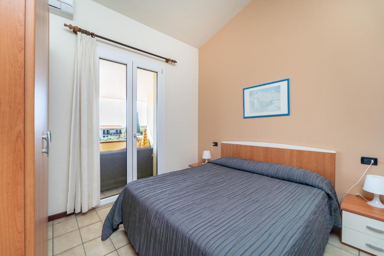 One-Bedroom Apartment Lake View