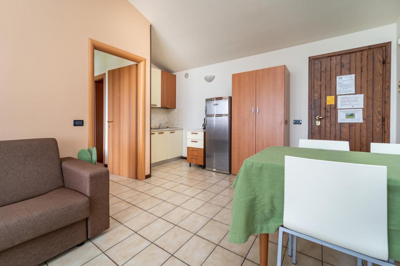 One-Bedroom Apartment Lake View