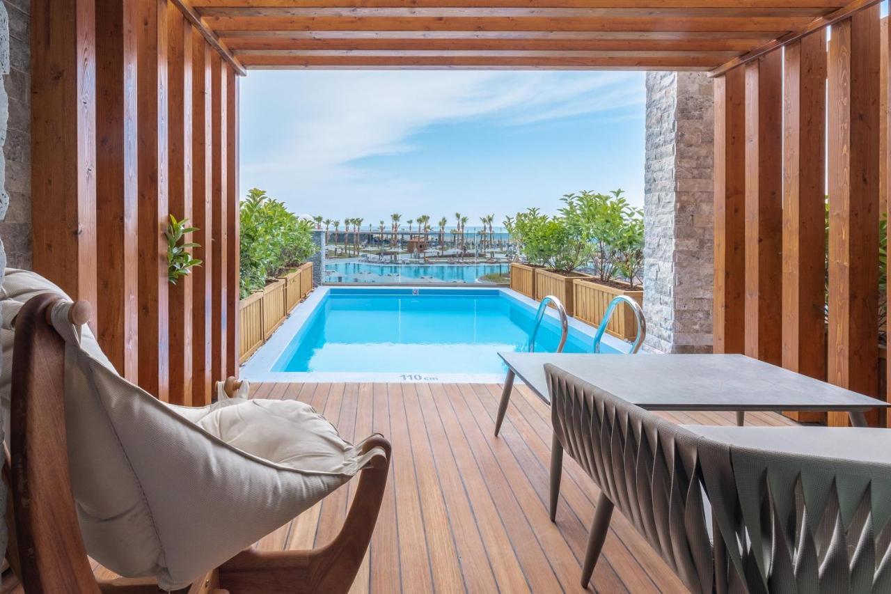 Swim-up Room Sea View
