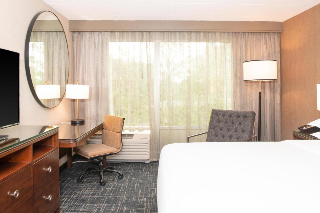 Guest Room 1 King