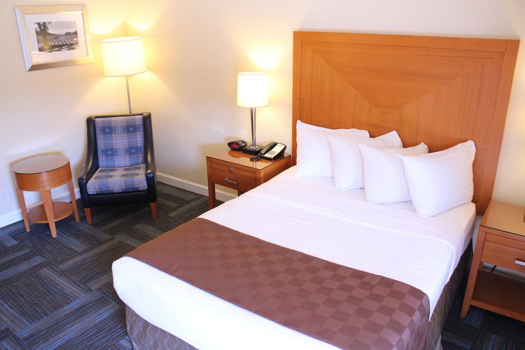 Queen Room,1574731610:JPEG