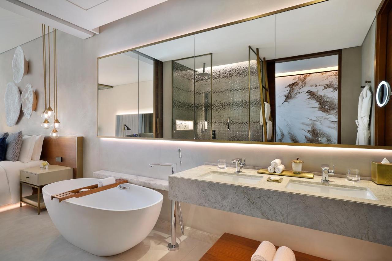 Deluxe King Room Canal View including Signature St Regis Butler Service