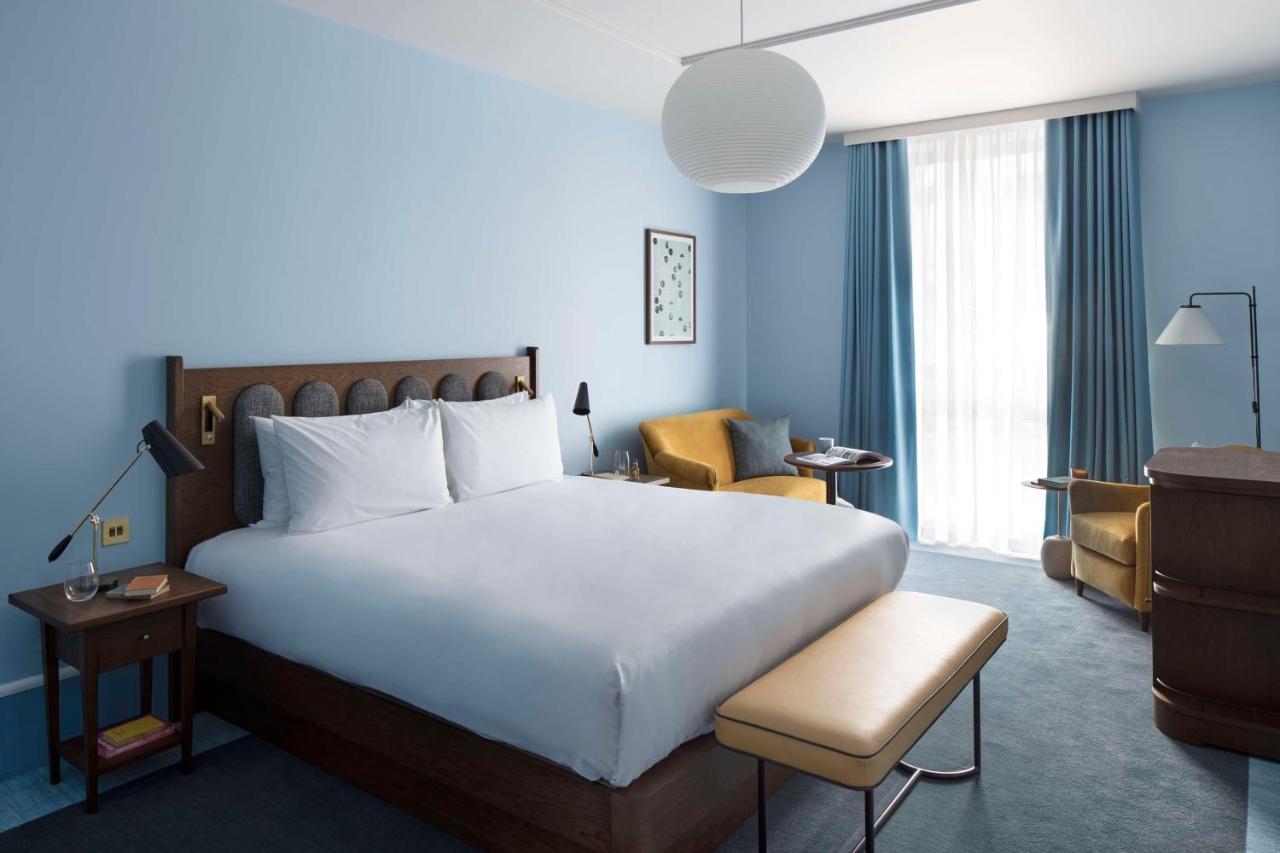 Deluxe King Room Courtyard View