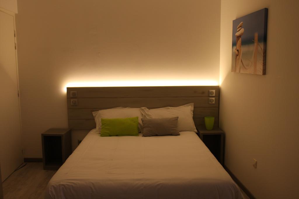 Standard Double Room Street Side,353226025:JPEG