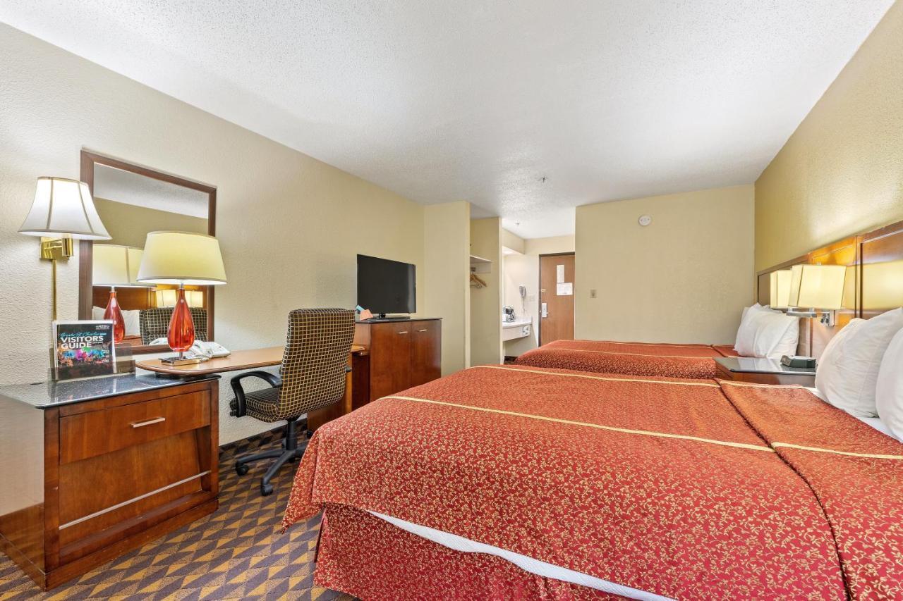 Queen Room Two Queen Beds Non-Smoking