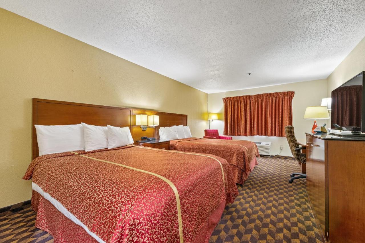 Queen Room Two Queen Beds Non-Smoking