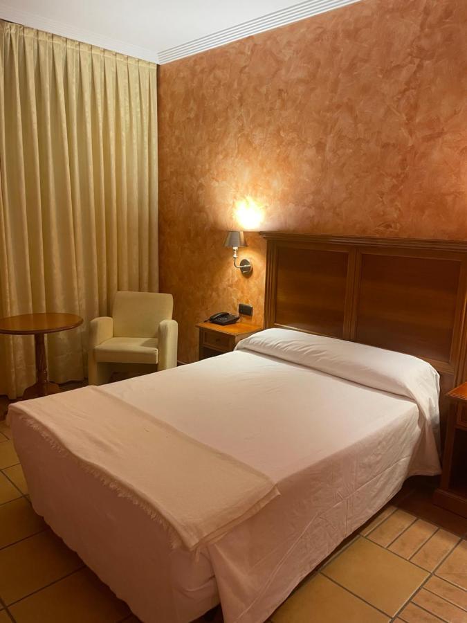 Standard Single Room,1556256766:JPEG