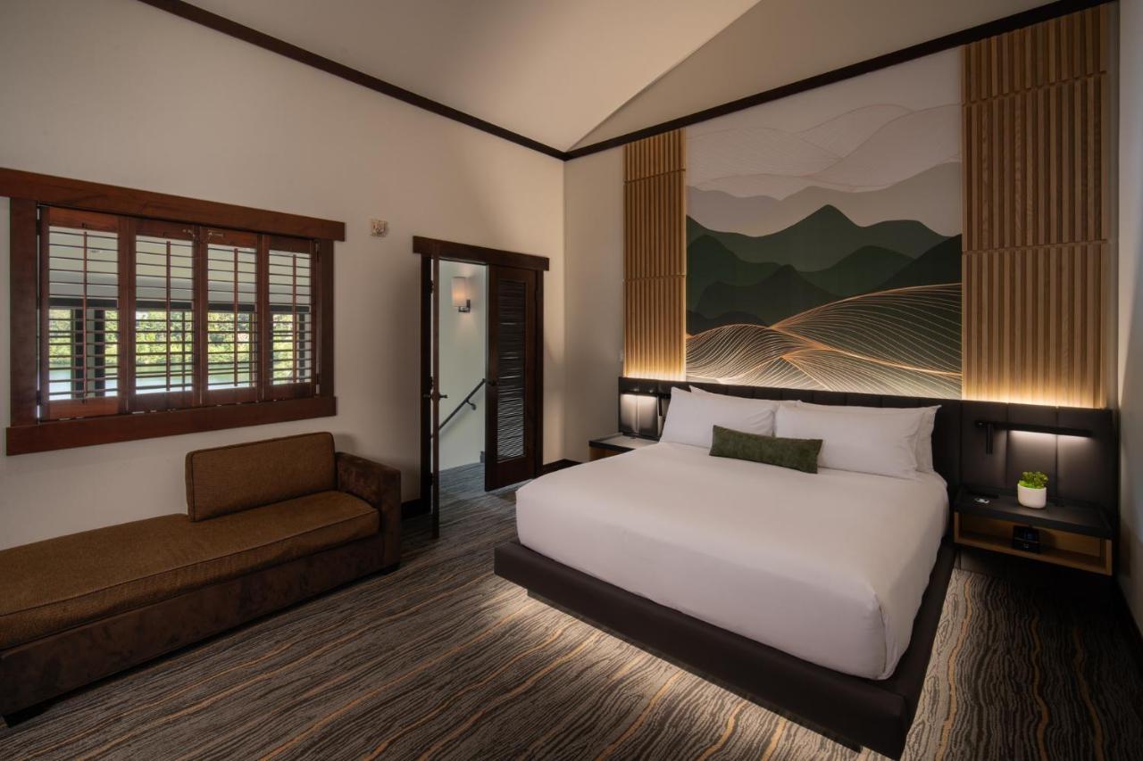 Two-Bedroom Suite Lake View