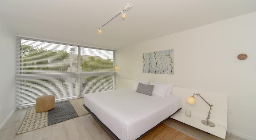Two-Bedroom Apartment - 1 King & 2 Twins