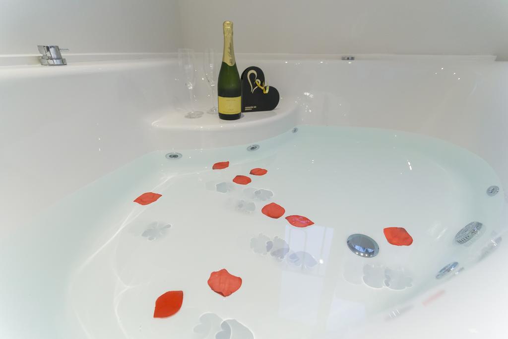 Double Room Spa Bath,205403338:JPEG