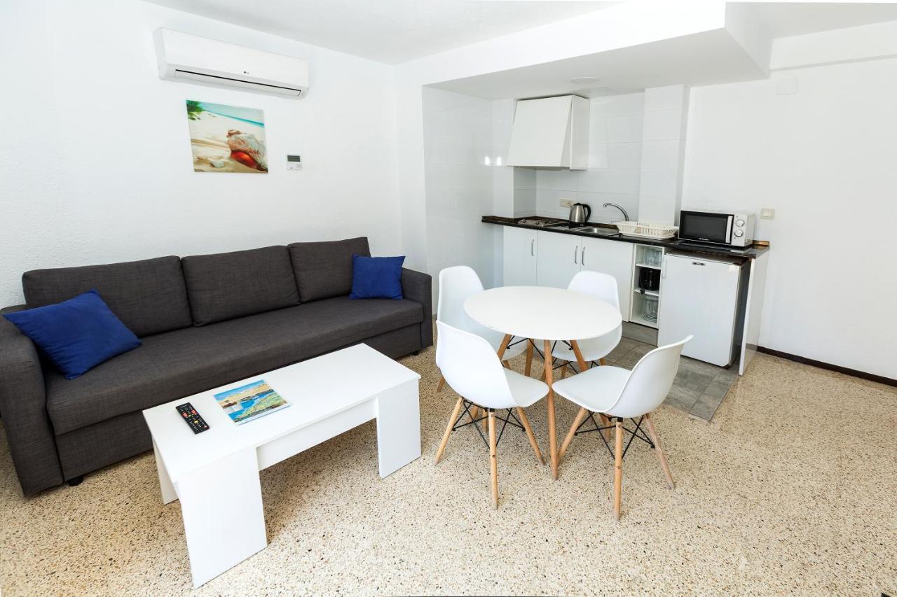 One-Bedroom Apartment Balcony,1554794116:JPEG