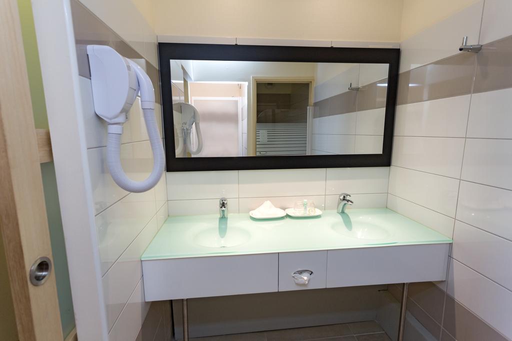 One-Bedroom Suite,143138010:JPEG