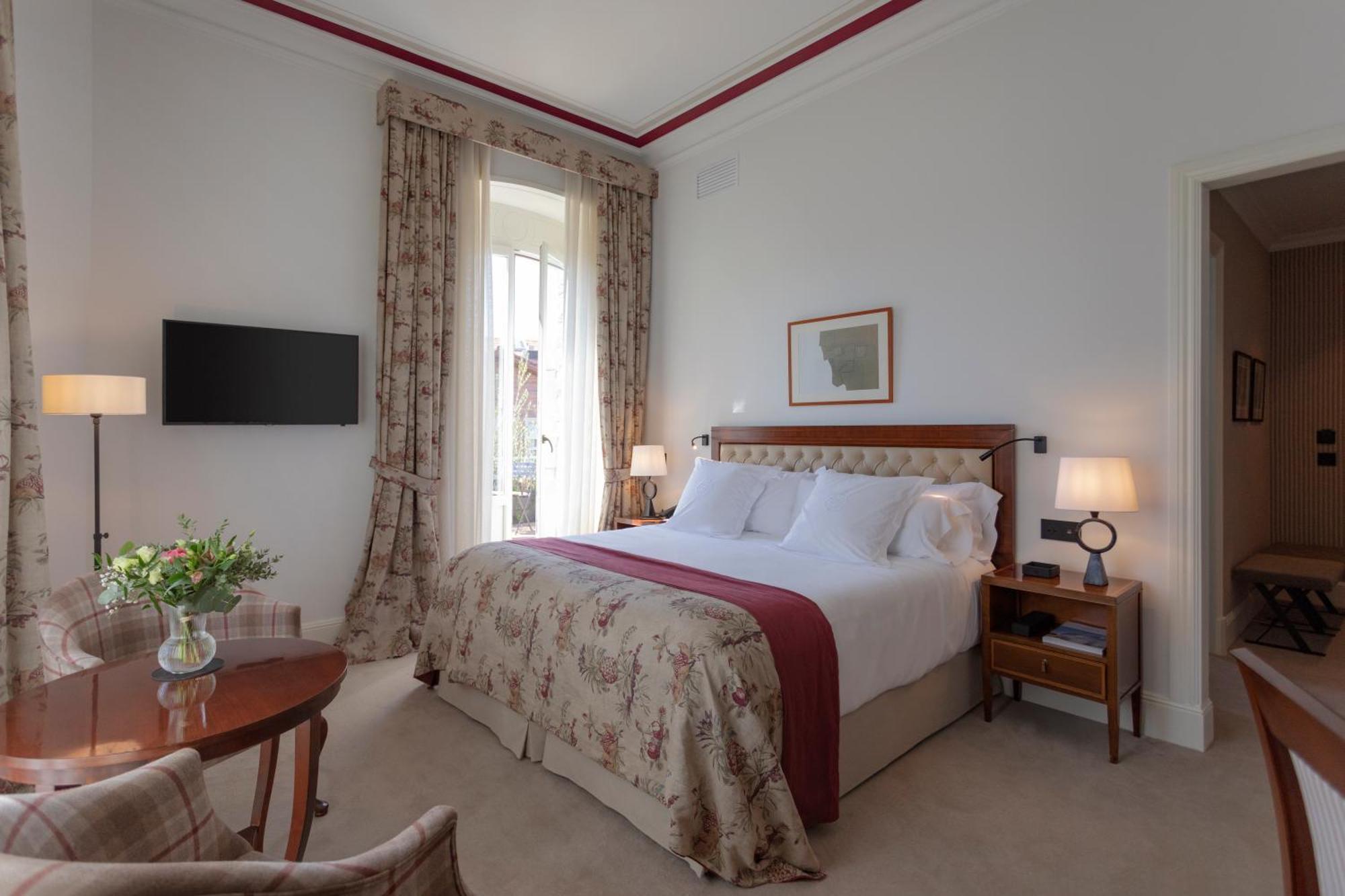 Deluxe Double Room Balcony,1431742519:JPEG