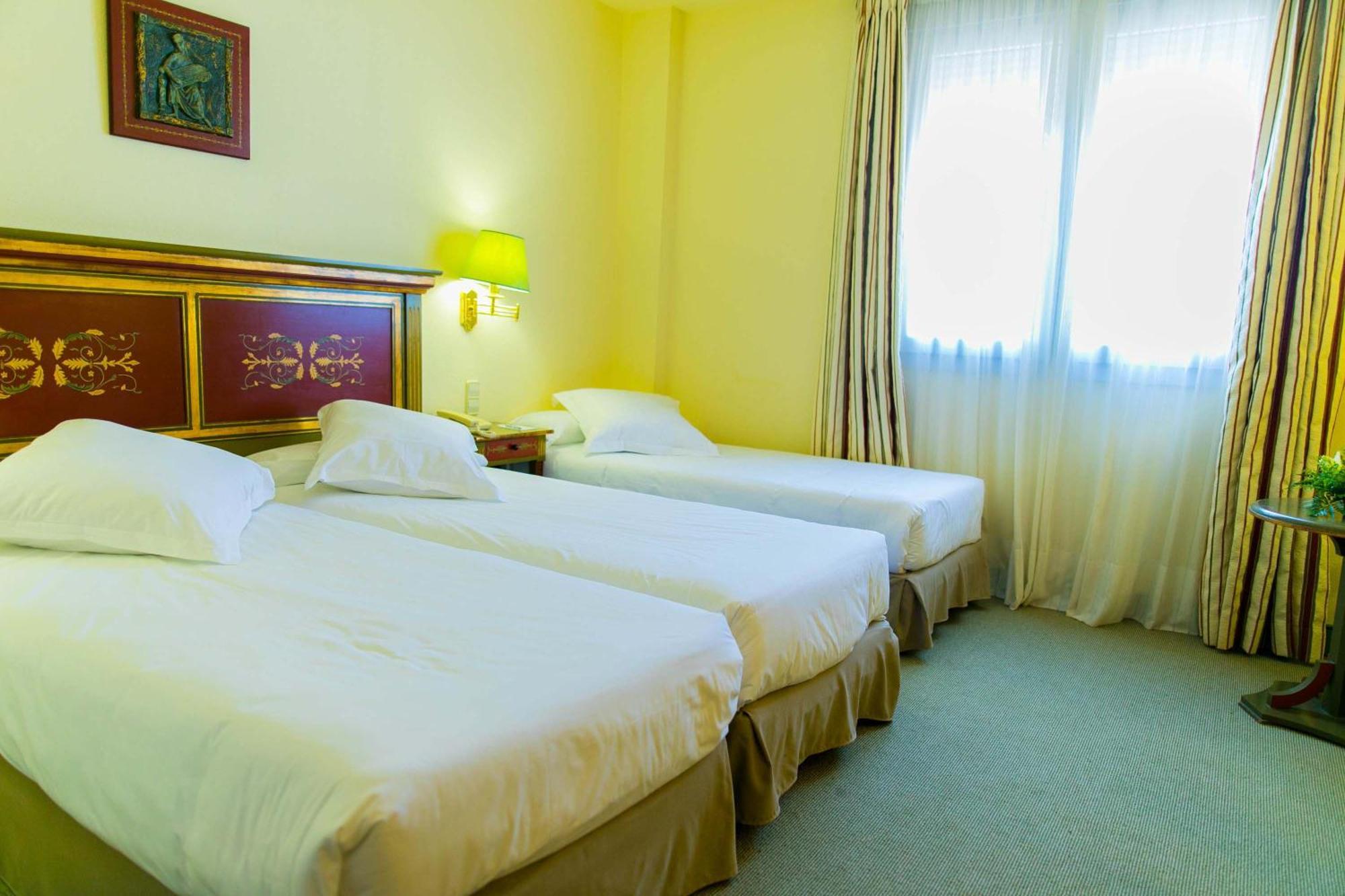 Triple Room (2 Adults + 1 Child),1431758107:JPEG