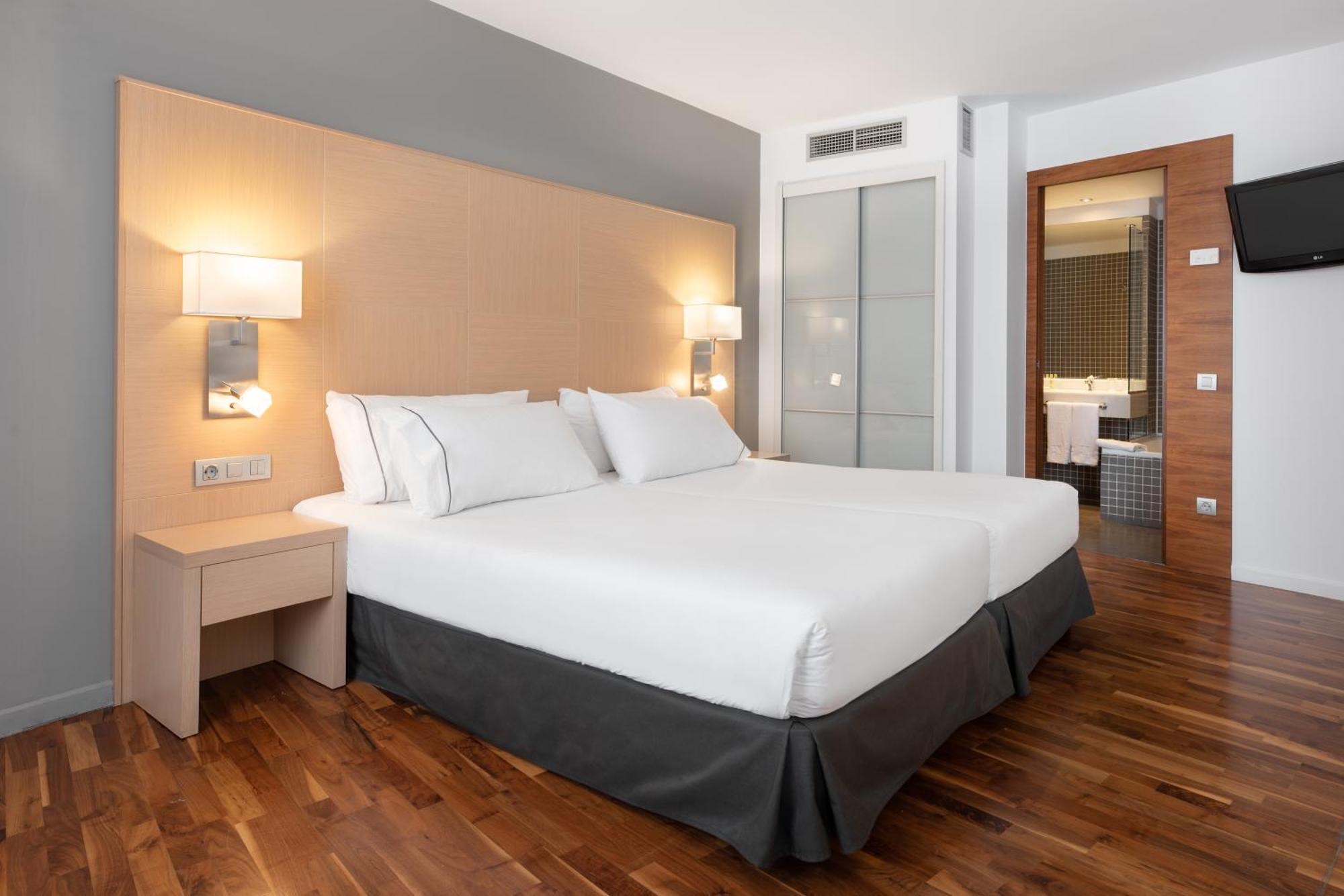 Deluxe Room,1431795634:JPEG