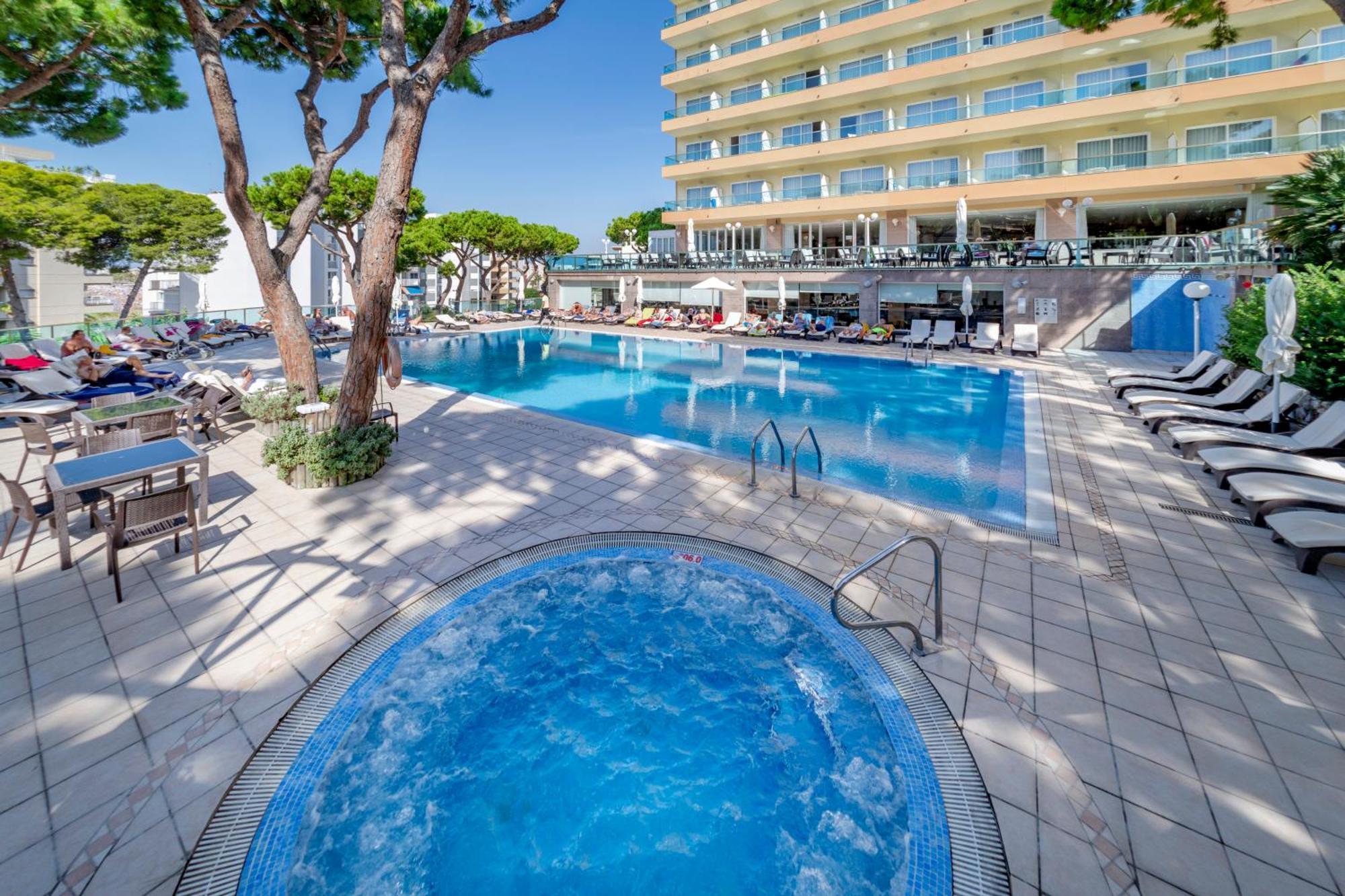 Twin Room Pool View
